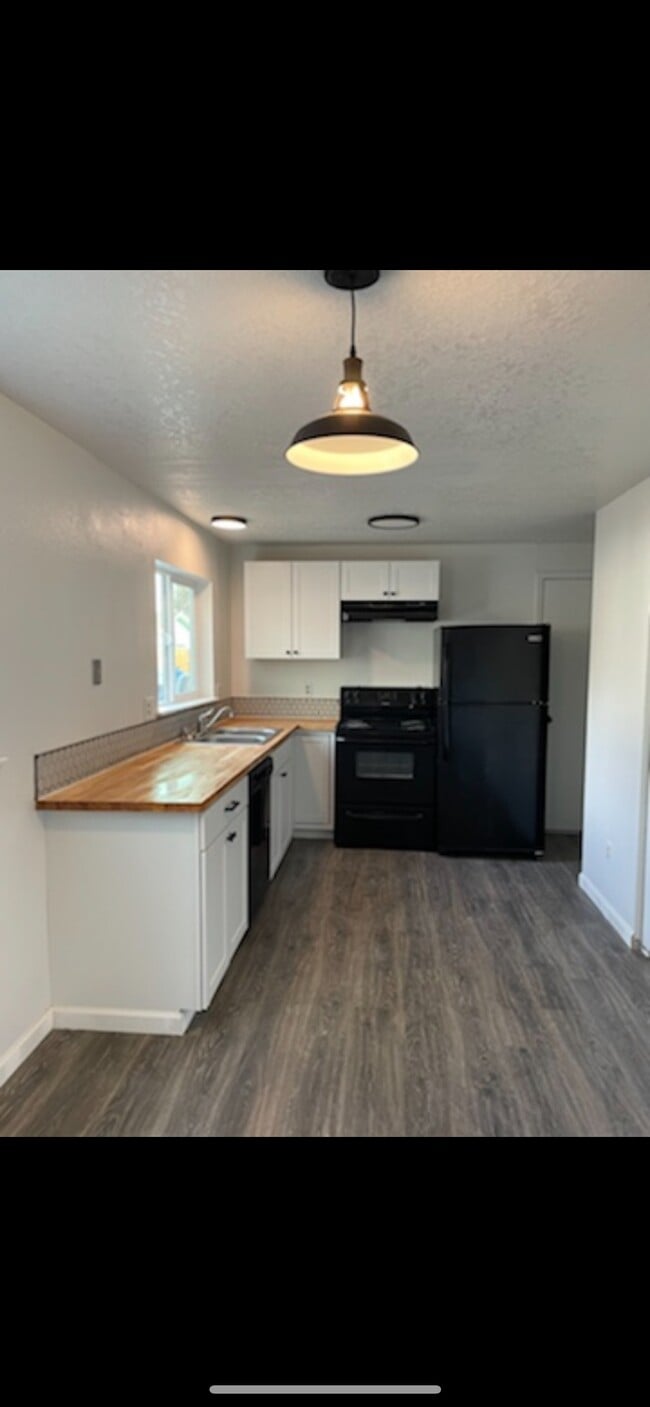 Building Photo - 144 Delaware Ave