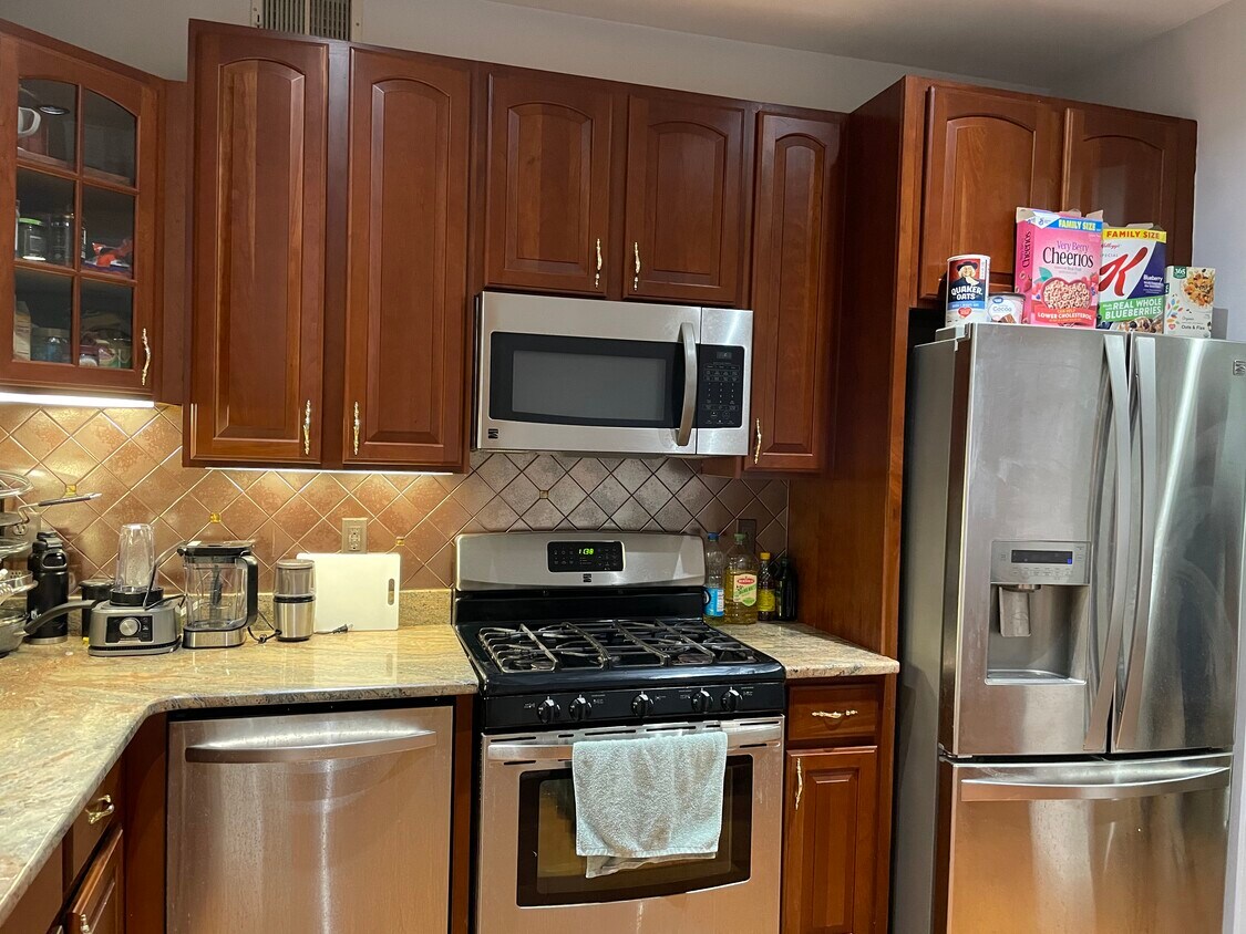 421 Hartford Dr, Nutley, NJ 07110 Townhome Rentals in Nutley NJ