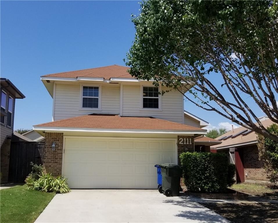 Foto principal - 2111 Holly Hill Ln