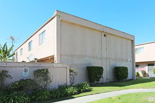 Building Photo - 14281 Village Way