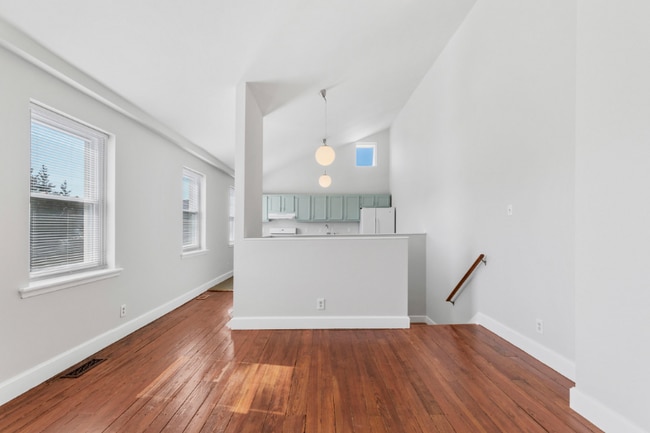 Photo - 932 W College Ave Apartment