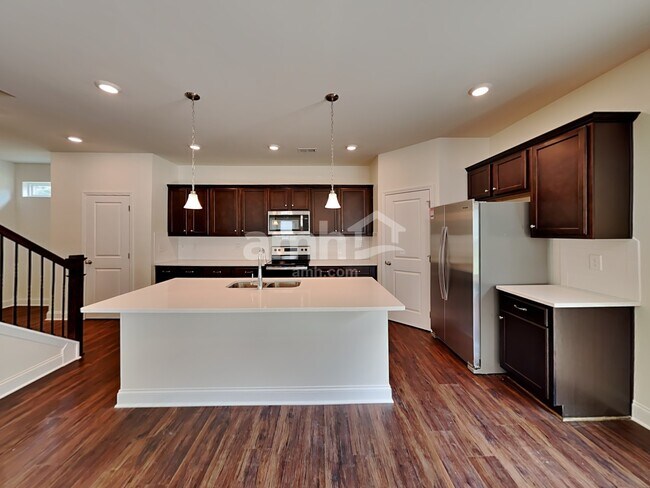 Building Photo - 899 Carnaby Lane