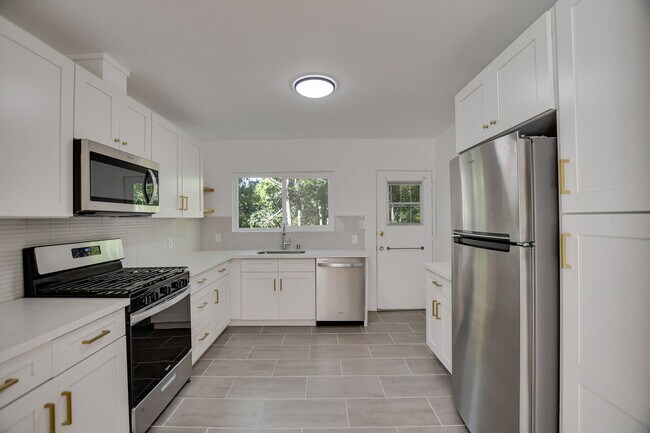 Building Photo - 2005 21st St