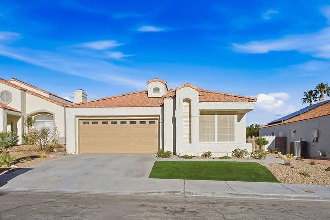 Foto del edificio - STUNNING DESERT SHORES MINUTES FROM THE LAKES!!!