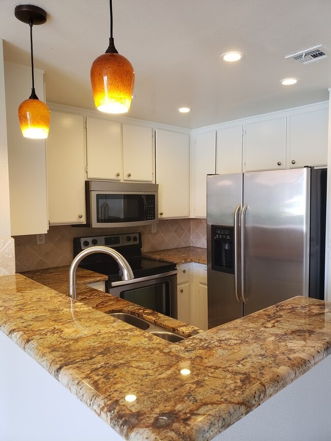 Building Photo - Large 2BD/2BA in Mission Valley - Dual Master Suites! - Open Feel - Quiet, Gated, Central Location!