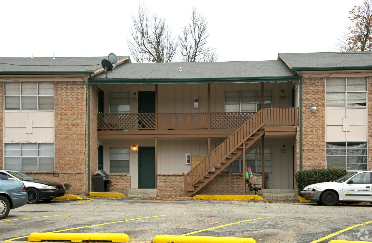 College Park - College Park Apartments