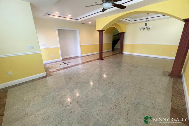 Foto del edificio - Large 4 Bedroom, 3 Bathroom Home in San Bruno