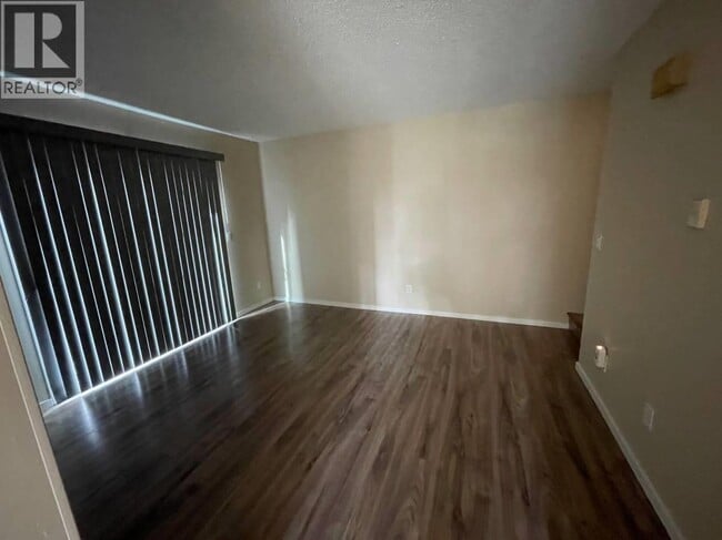 Building Photo - 315 Highland Way