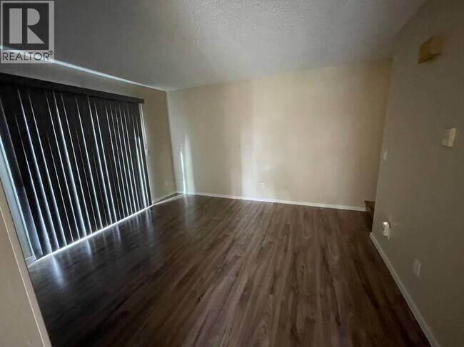 Photo du bâtiment - 315 Highland Way