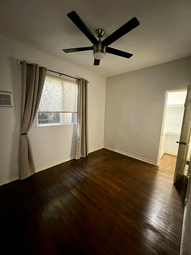 Foto del edificio - 934 N Ogden Dr