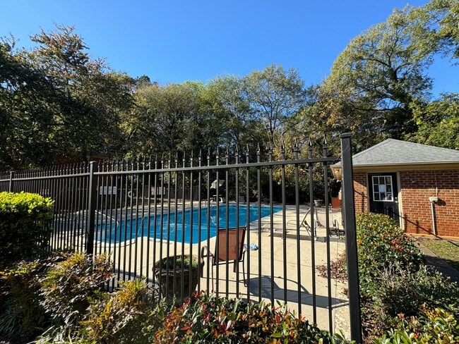 Foto del edificio - For Lease: Charming 2 Bedroom, 1 Bath Condo in Winfield Chase