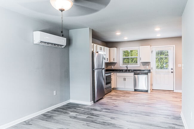 Building Photo - 245 Whispering Hills Blvd