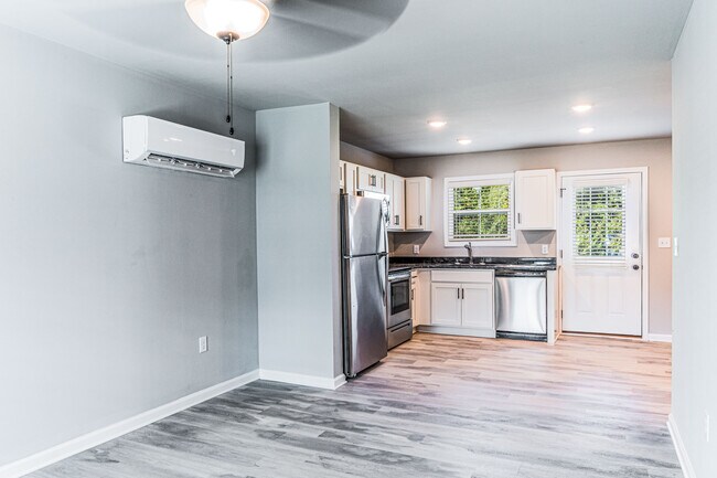 Foto del edificio - 245 Whispering Hills Blvd