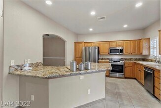 Building Photo - 778 Fairway Dr