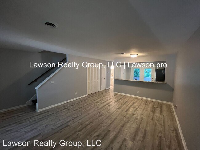 Building Photo - 2 br, 1.5 bath House - 7203 Woods Crossing...