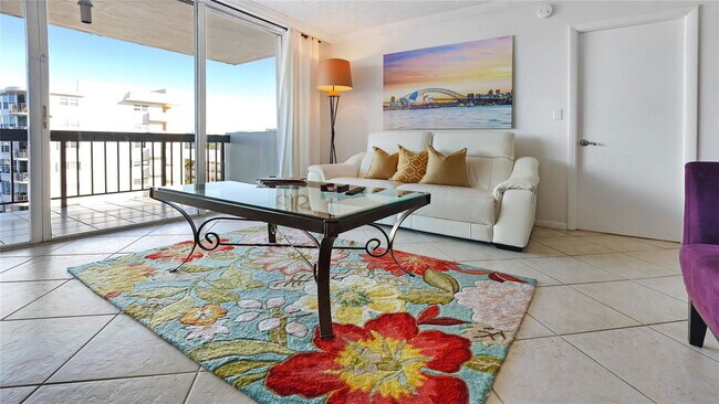 Foto del edificio - 4800 Bayview Dr