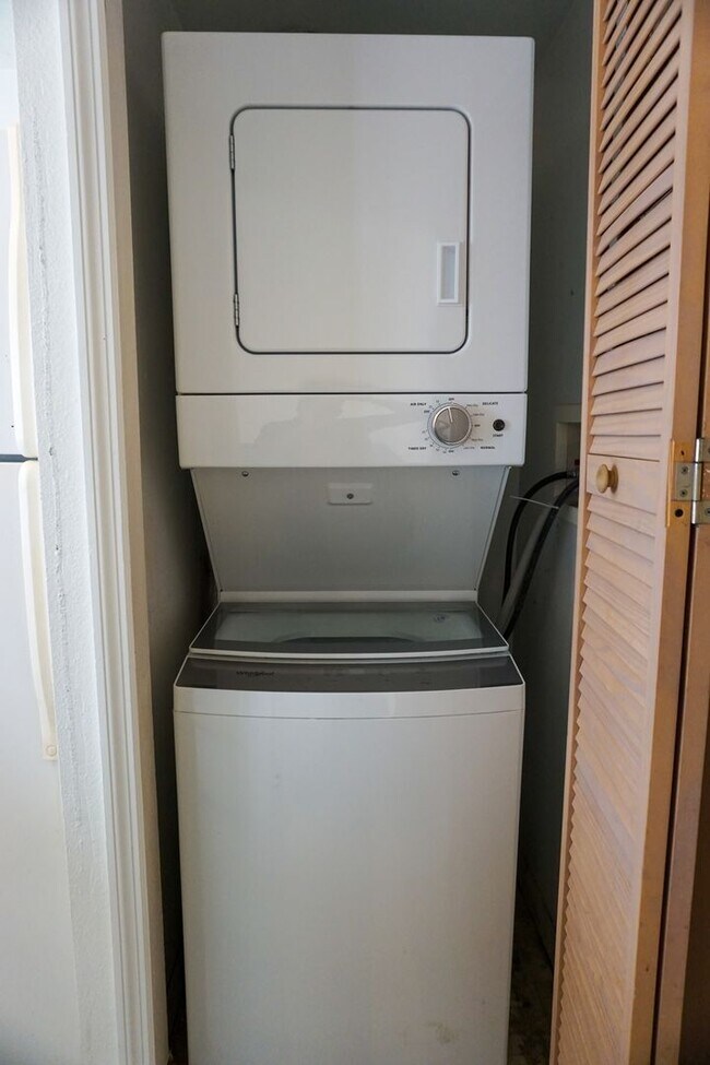 Foto del edificio - TownHome in Island Club West