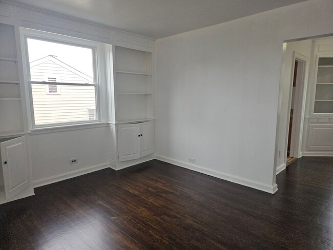 Building Photo - Radford, 2 BR / 1 BA, Available