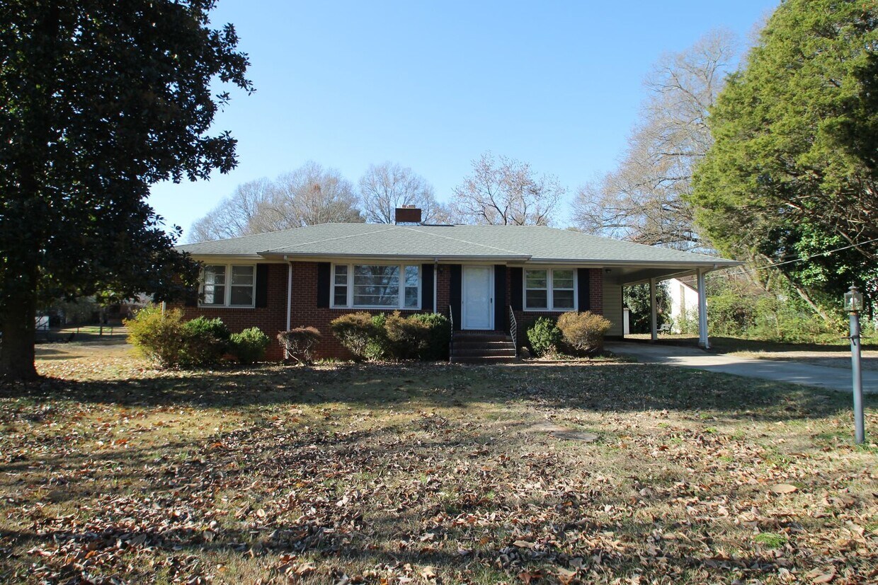 Foto principal - Exclusively offered by MUSE REALTY, LLC