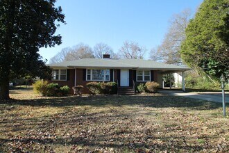 Building Photo - 2012 Lynn Cir