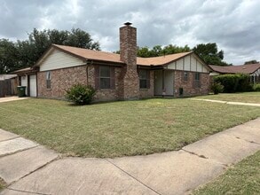 Building Photo - 6217 Skylark Ln