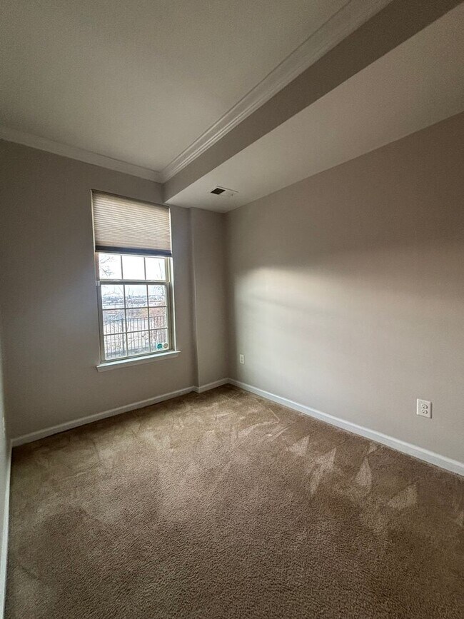 Building Photo - Beautiful Modern 3 Bedroom