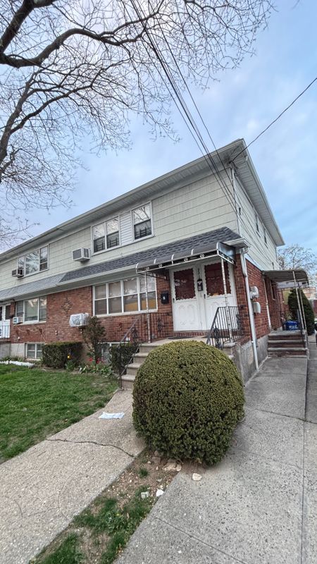 Primary Photo - 92-15 221st St