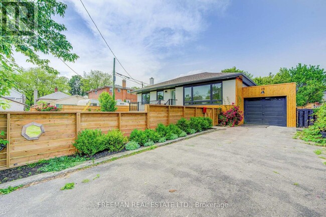 Building Photo - 26 Edgeware Dr