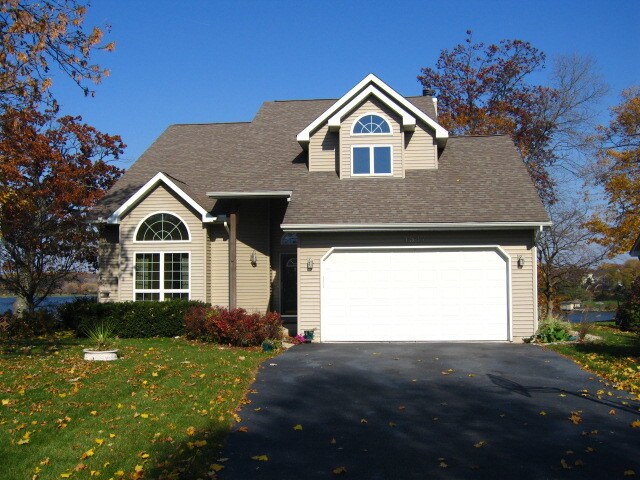 Primary Photo - 1547 Lake Holiday Dr