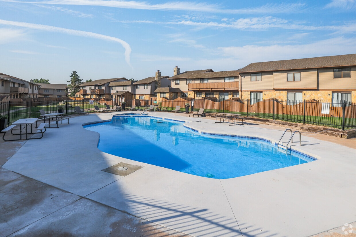 Primary Photo - Parke East Townhomes