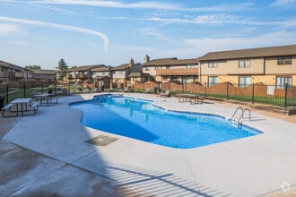 Building Photo - Parke East Townhomes