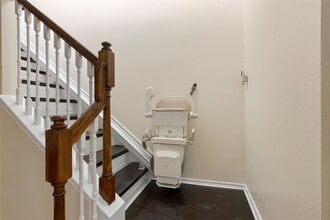 Building Photo - 5815 Clerkenwell Dr