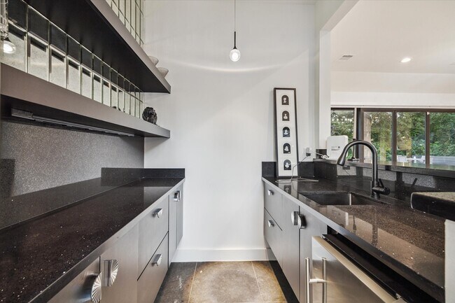 Foto del edificio - 203 Cove Creek Ln