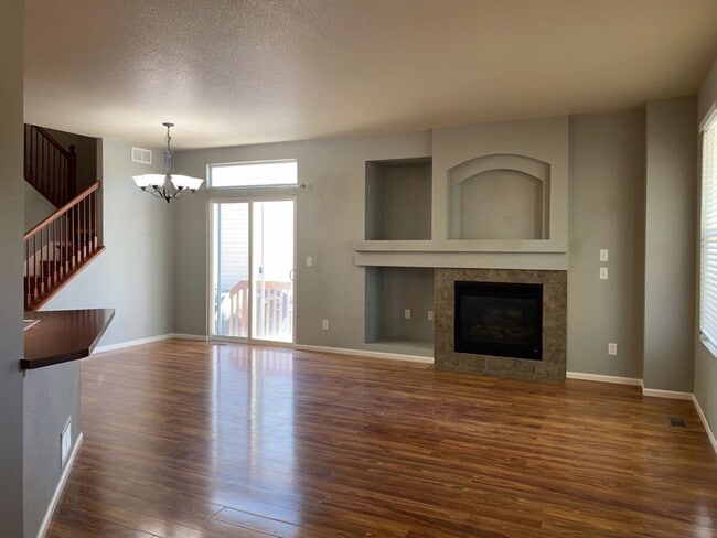 Building Photo - Beautiful 2-Story home near Ft Collins Country Club with easy access to I-25.