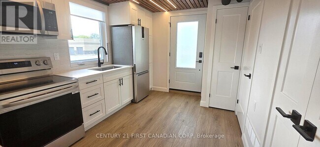 Photo du bâtiment - 857-857 Dundas St