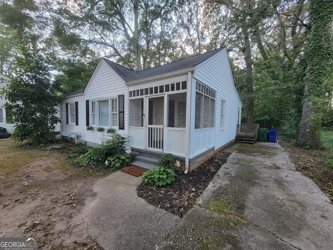 Primary Photo - 990 Sycamore Dr