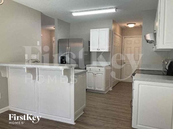 Building Photo - 109 W Bank Dr