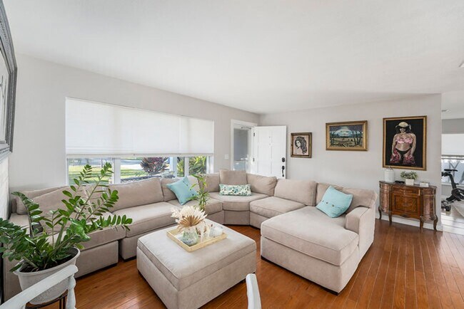Foto del edificio - Single Family Home in Sunny Park Groves