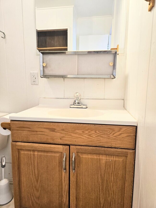 Foto del edificio - Lower Nuuanu 3 Bedroom 1.5 Bathroom Quiet cul-de-sac Single Family Home with 2 Parking Spaces