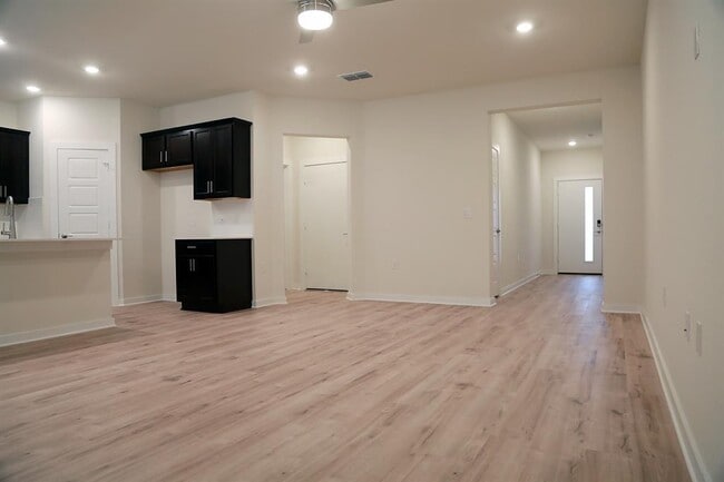 Building Photo - 14012 Lubeck Dr