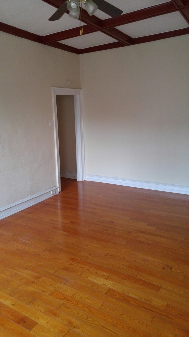 Building Photo - 1343 S 52nd St