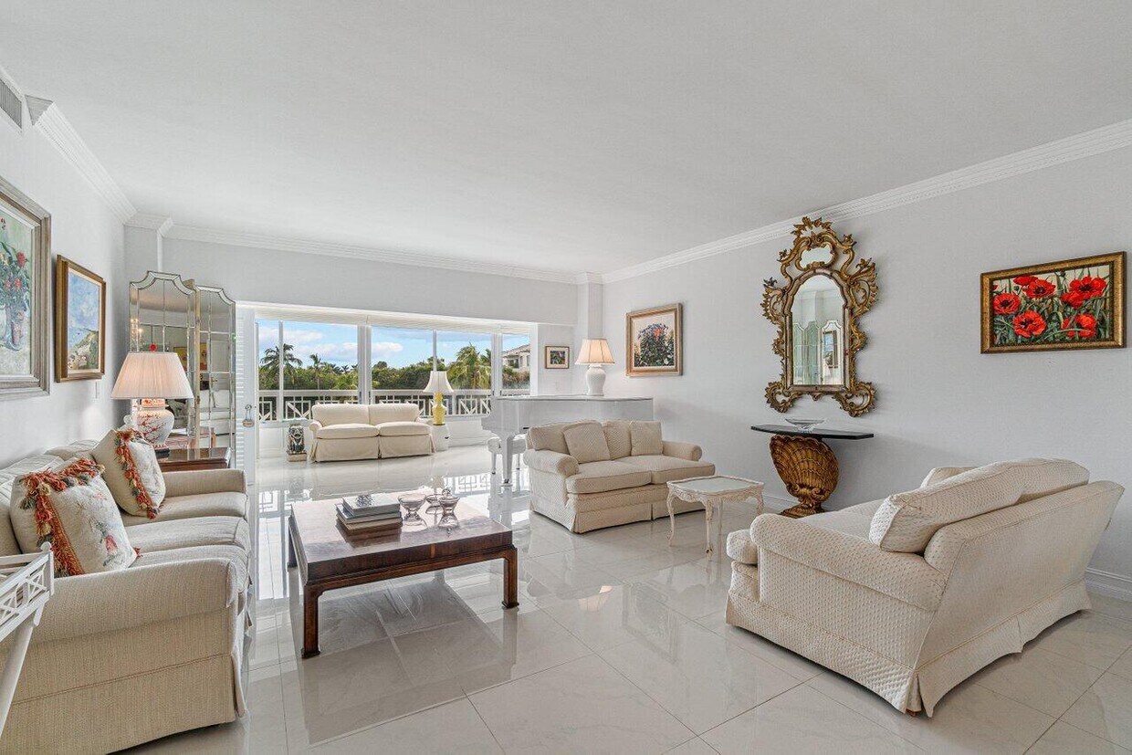 Foto principal - 389 S Lake Dr