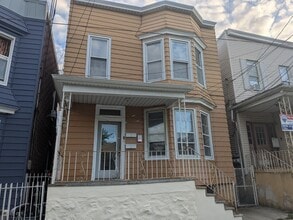 Building Photo - 559 65th St