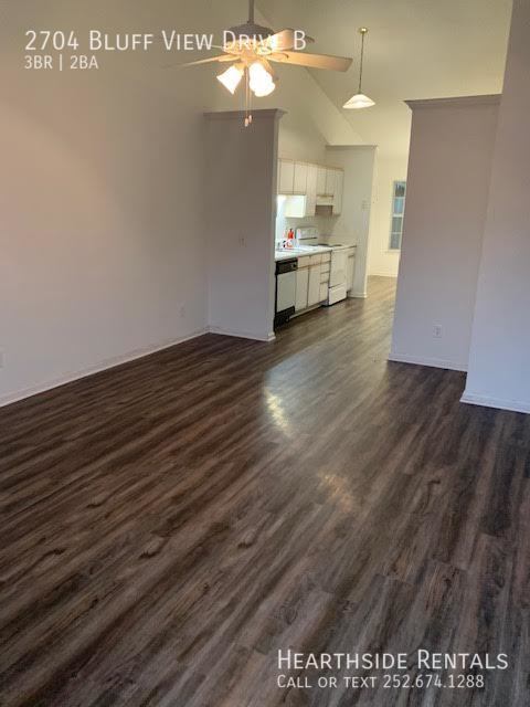 Building Photo - 2704 Bluff View Dr