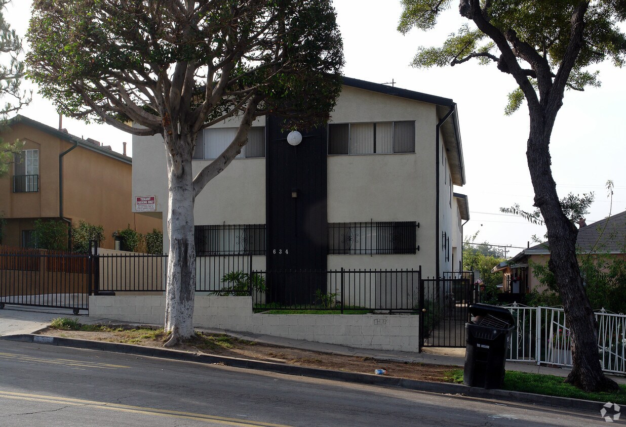 Building Photo - 634 E Hyde Park Blvd