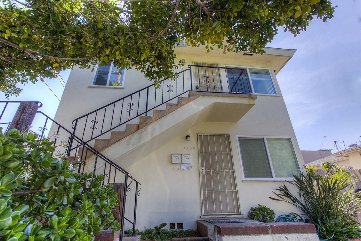 Primary Photo - Charming Upstairs One Bedroom in Crown Poi...