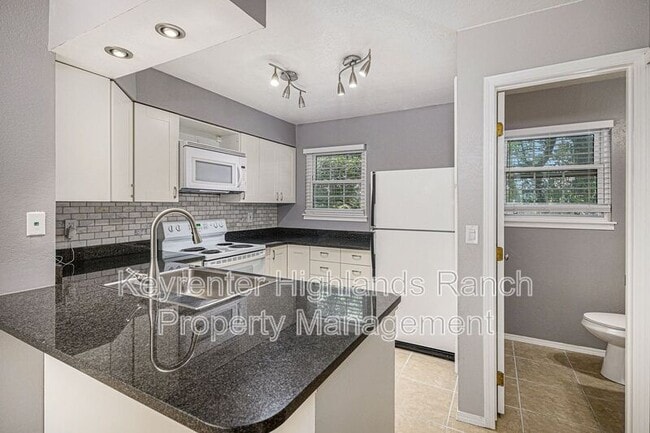 Building Photo - 8018 S Columbine Ct