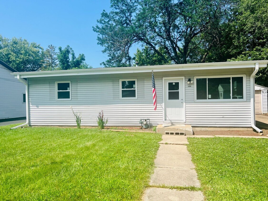 Primary Photo - 1208 Kingsley Dr