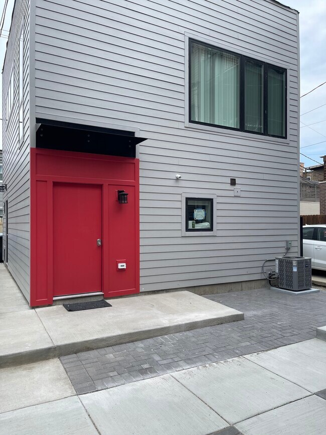 Foto del edificio - 3748 N Racine Ave