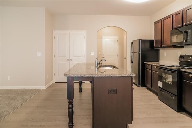 Building Photo - 7105 Creeksong Dr